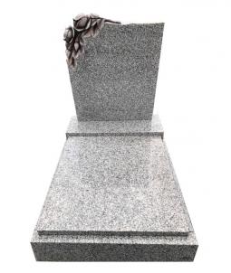 Urnový hrob Tarn s plastikou růže