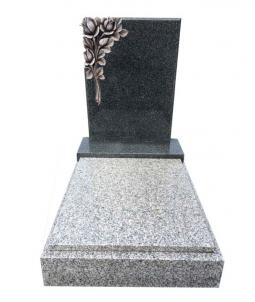 Urnový hrob Tarn a Impala s plastikou růže