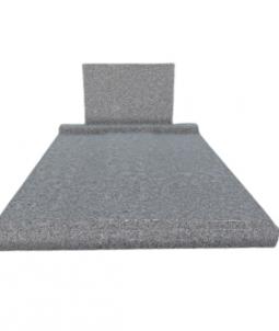 Dvojhrob Tarn s hranatou nápisovou deskou